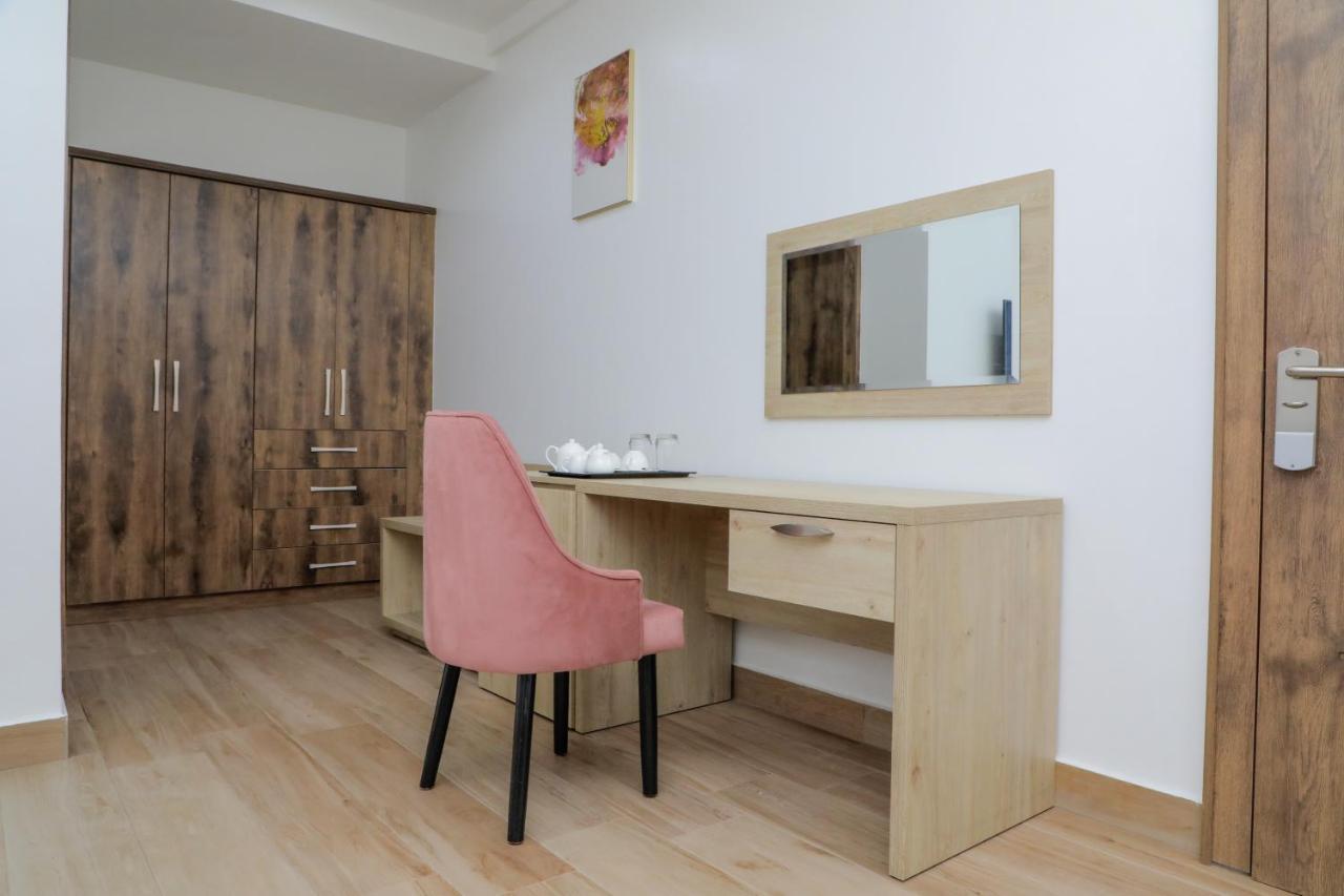Quest Boutique Hotel Gwarinpa Ngoại thất bức ảnh