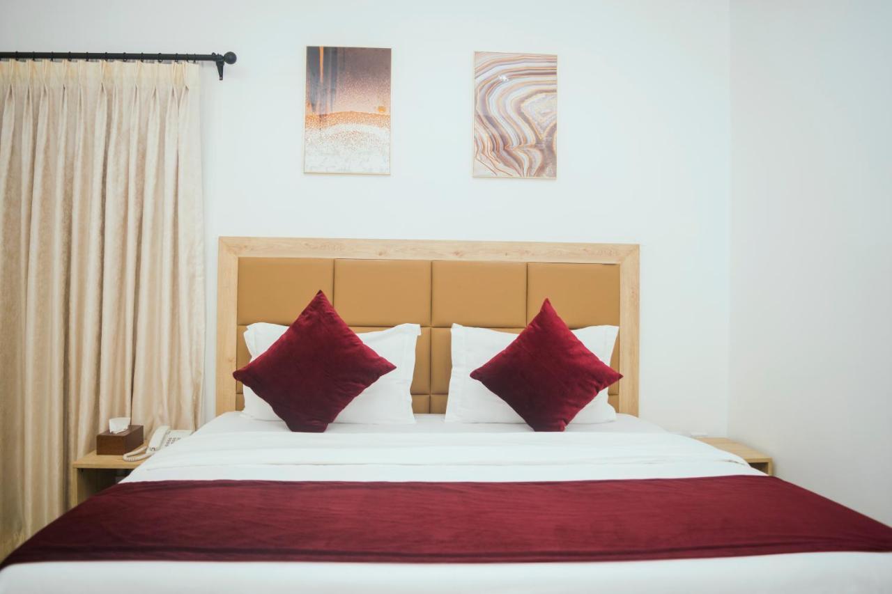 Quest Boutique Hotel Gwarinpa Ngoại thất bức ảnh