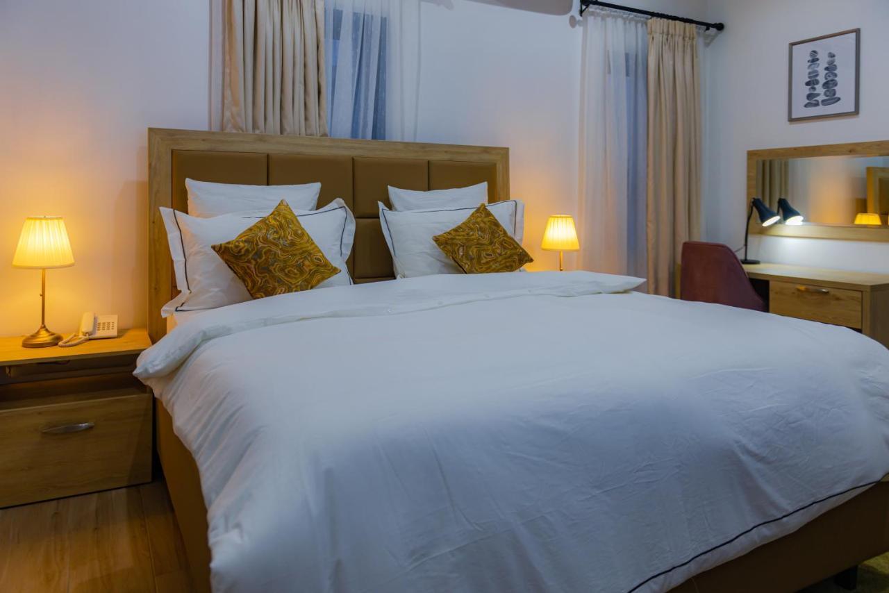 Quest Boutique Hotel Gwarinpa Ngoại thất bức ảnh
