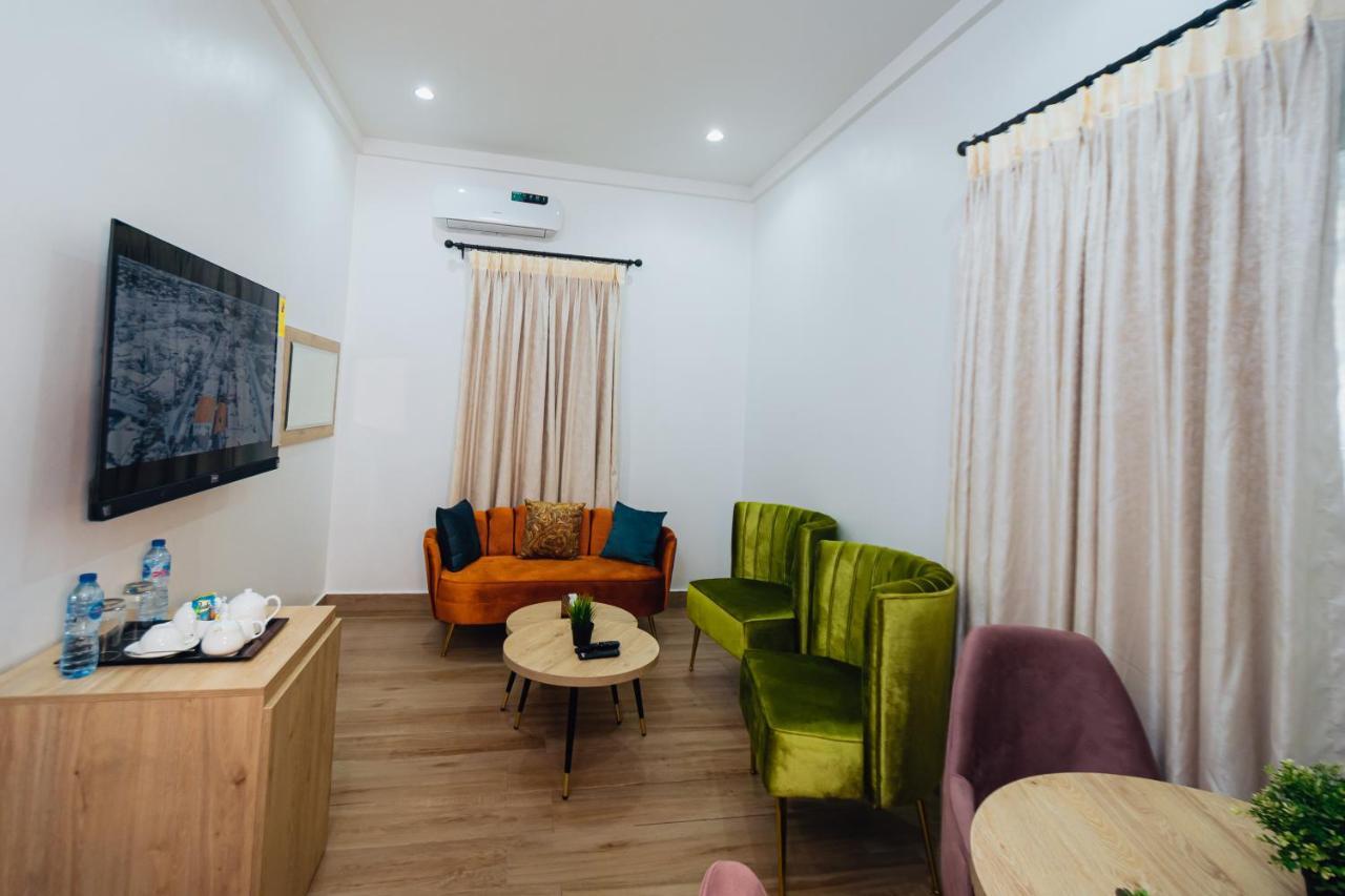 Quest Boutique Hotel Gwarinpa Ngoại thất bức ảnh