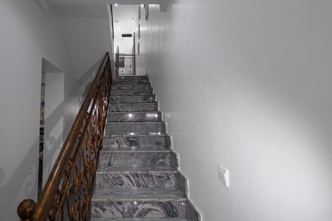 Quest Boutique Hotel Gwarinpa Ngoại thất bức ảnh