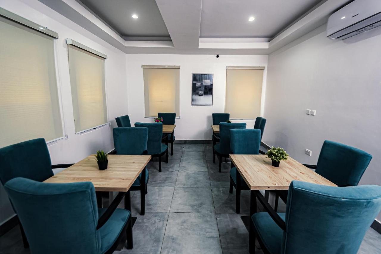 Quest Boutique Hotel Gwarinpa Ngoại thất bức ảnh